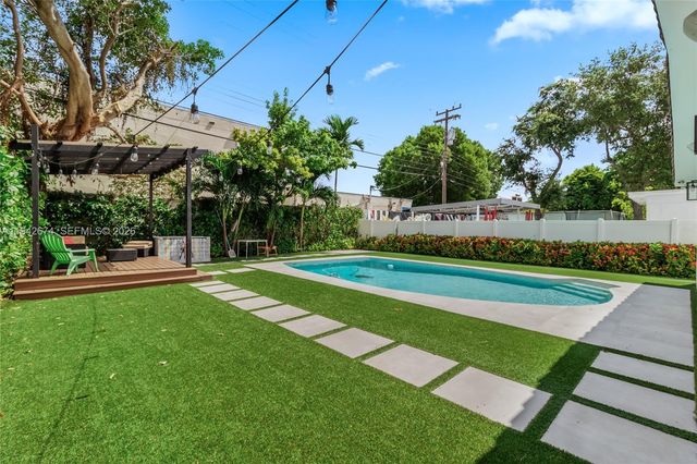 3855 SW 1st St, Miami, FL 33134