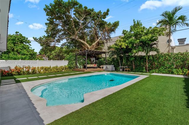 3855 SW 1st St, Miami, FL 33134