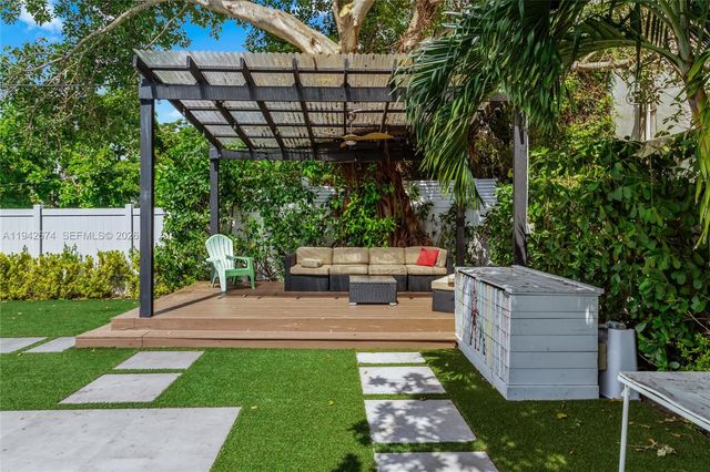 3855 SW 1st St, Miami, FL 33134