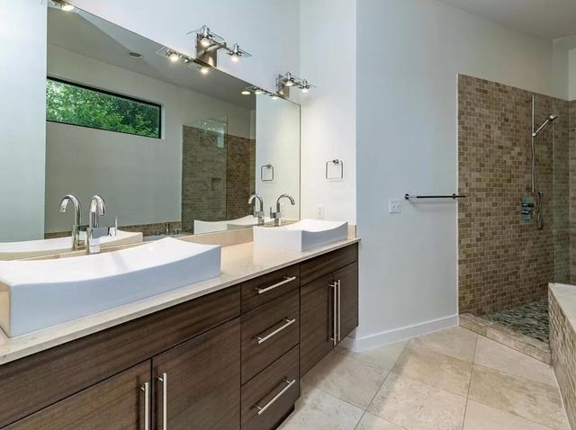1907 W 30th ST B, Austin, TX 78703