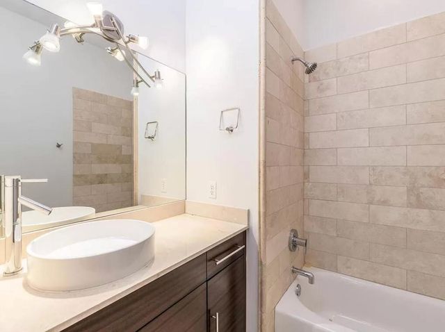 1907 W 30th ST B, Austin, TX 78703