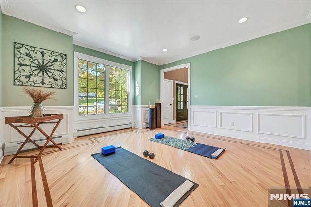 6 Keller Court, Park Ridge, NJ 07656