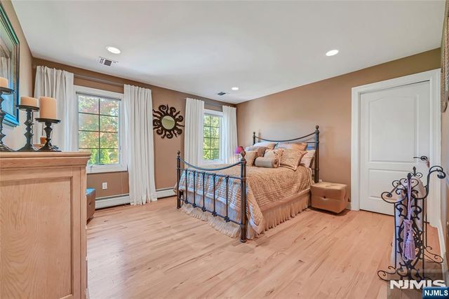 6 Keller Court, Park Ridge, NJ 07656