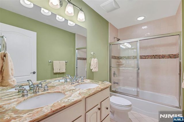 6 Keller Court, Park Ridge, NJ 07656