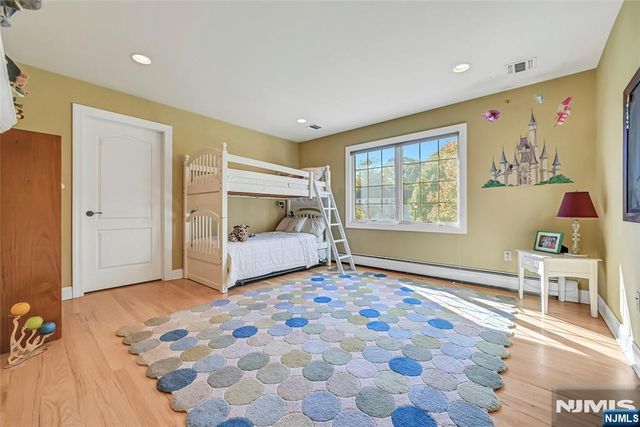 6 Keller Court, Park Ridge, NJ 07656