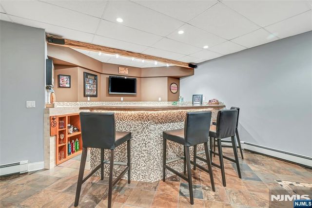 6 Keller Court, Park Ridge, NJ 07656