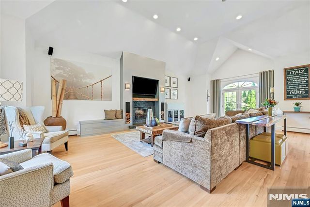 6 Keller Court, Park Ridge, NJ 07656