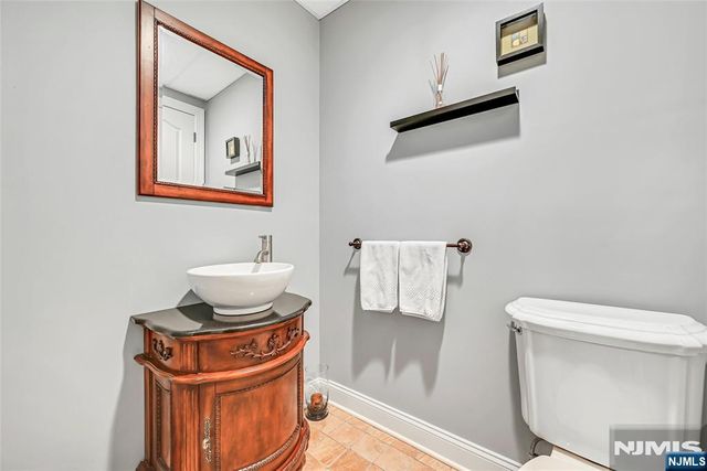 6 Keller Court, Park Ridge, NJ 07656