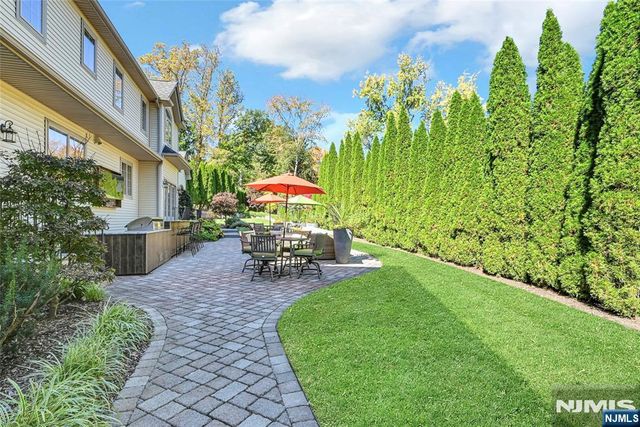 6 Keller Court, Park Ridge, NJ 07656