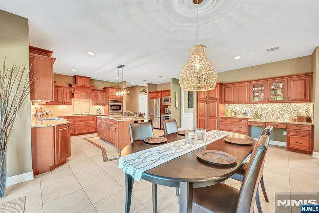 6 Keller Court, Park Ridge, NJ 07656