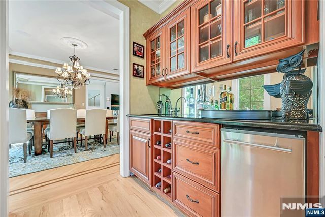 6 Keller Court, Park Ridge, NJ 07656