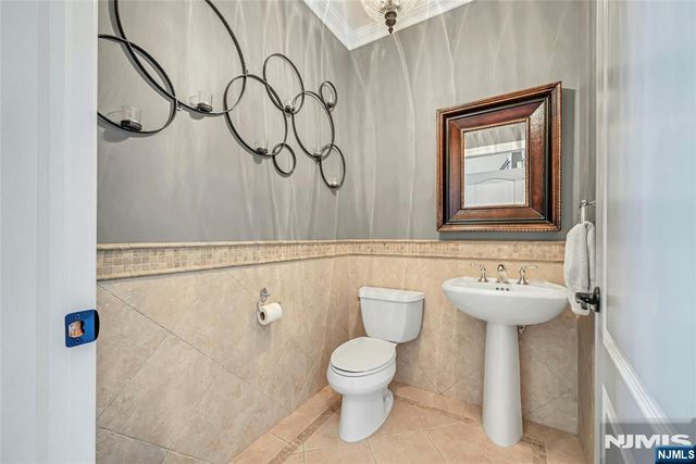 6 Keller Court, Park Ridge, NJ 07656