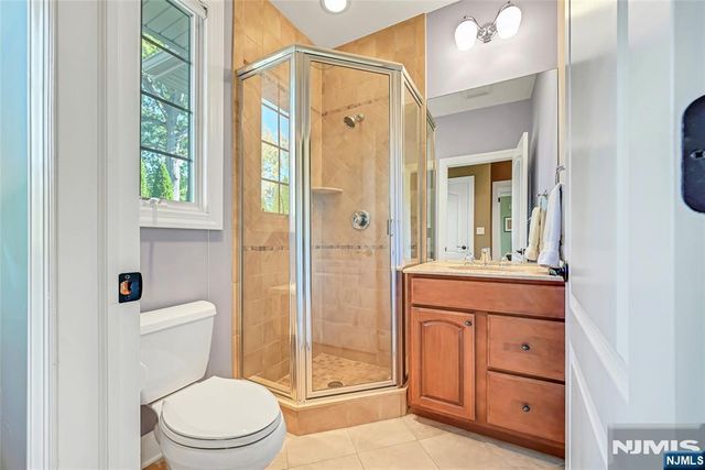 6 Keller Court, Park Ridge, NJ 07656