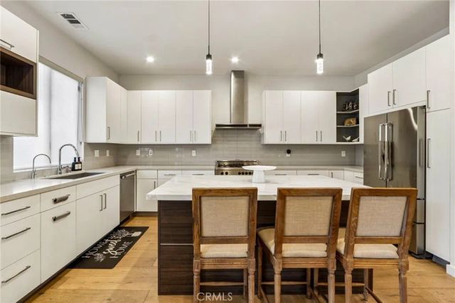 17812 Bromley Court, Encino, CA 91316