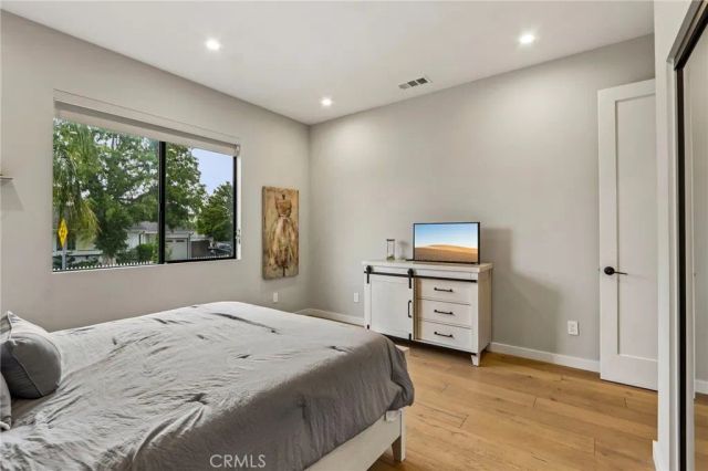 17812 Bromley Court, Encino, CA 91316