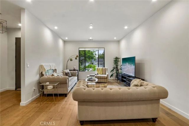 17812 Bromley Court, Encino, CA 91316