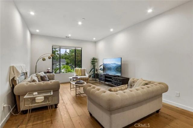 17812 Bromley Court, Encino, CA 91316