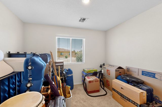 2401 DESI Loop, Belen, NM 87002