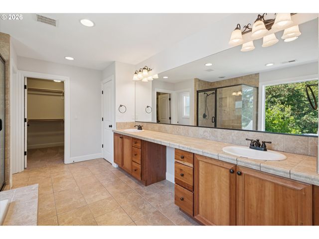 6345 CAUFIELD St, West Linn, OR 97068