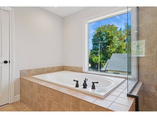 6345 CAUFIELD St, West Linn, OR 97068