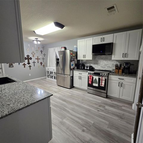 212 Druse LN, Jarrell, TX 76537