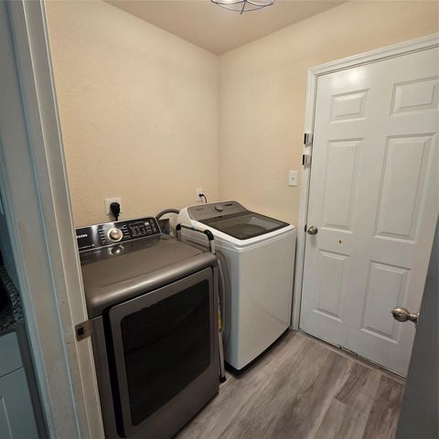 212 Druse LN, Jarrell, TX 76537