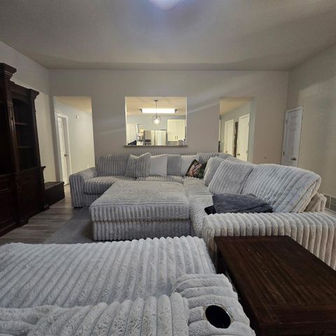 212 Druse LN, Jarrell, TX 76537