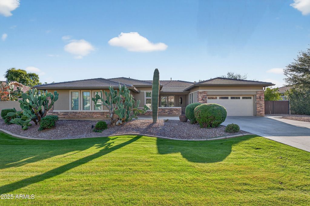 733 E FIELDSTONE Place, Chandler, AZ 85249