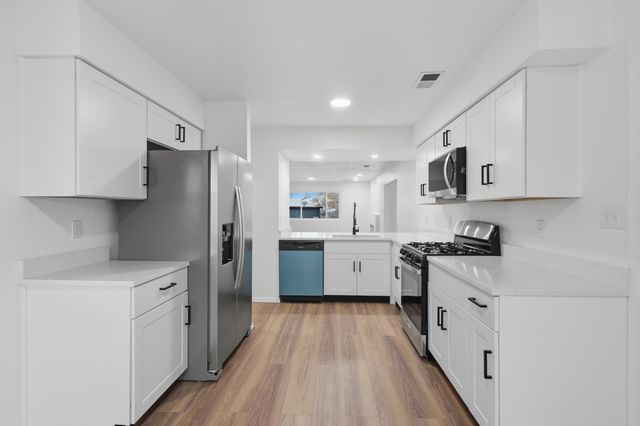 2358 Green Lake Road NE, Rio Rancho, NM 87124