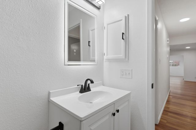 2358 Green Lake Road NE, Rio Rancho, NM 87124