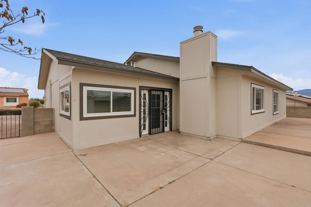 2358 Green Lake Road NE, Rio Rancho, NM 87124