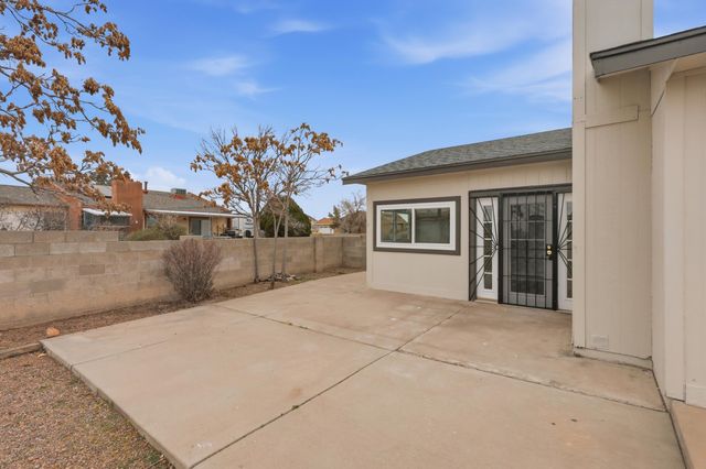 2358 Green Lake Road NE, Rio Rancho, NM 87124