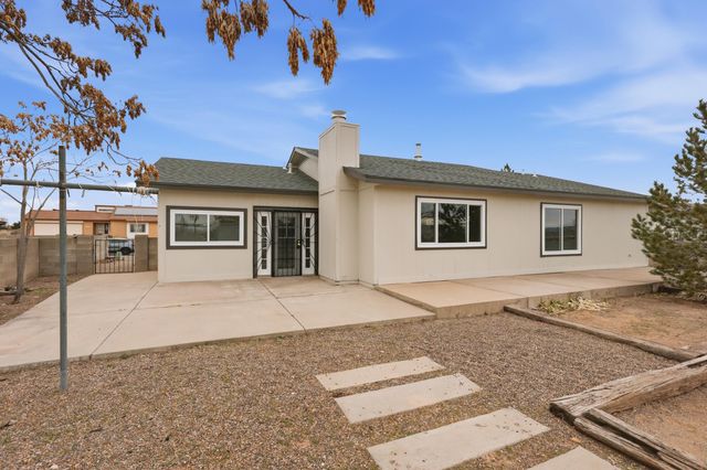 2358 Green Lake Road NE, Rio Rancho, NM 87124