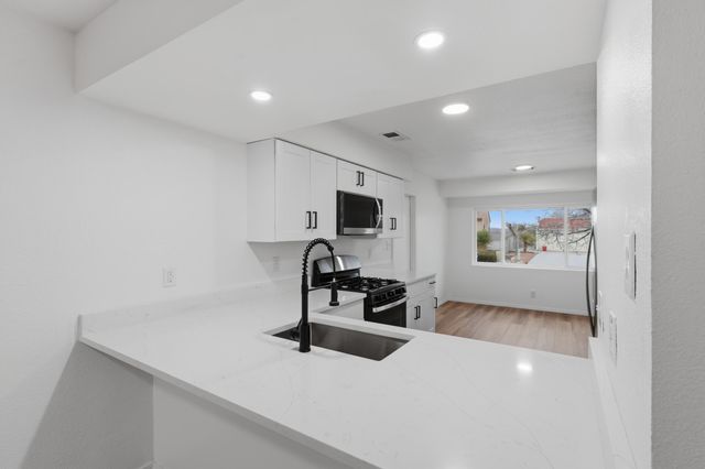 2358 Green Lake Road NE, Rio Rancho, NM 87124