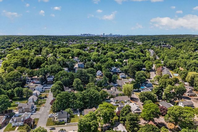 18 Hanson St., Wakefield, MA 01880