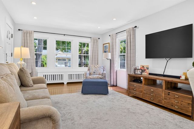 18 Hanson St., Wakefield, MA 01880