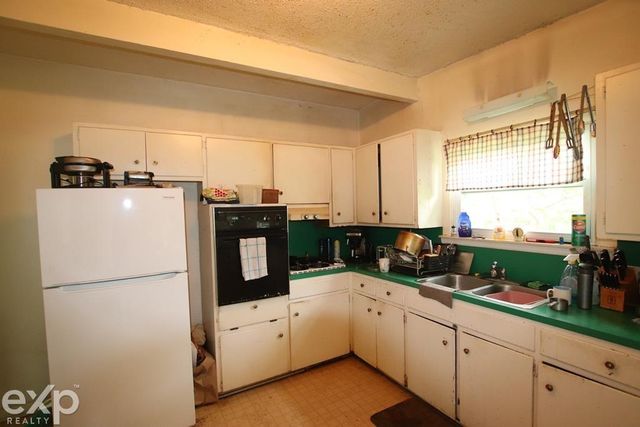 2940 Westland Drive, Port Huron, MI 48060