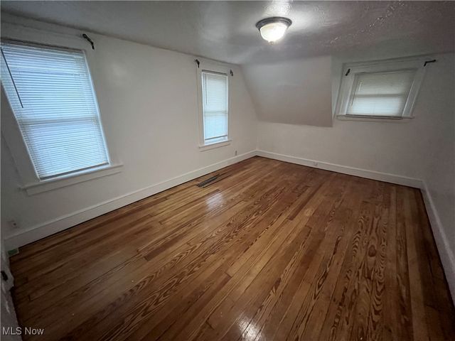 853 Russell Avenue, Akron, OH 44307