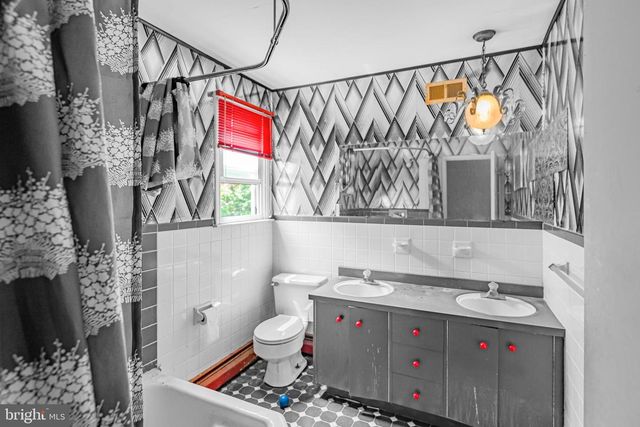 9096 PINE RD, Philadelphia, PA 19115