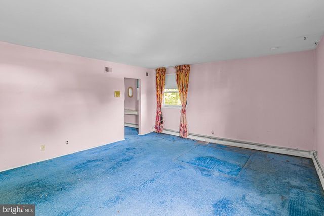 9096 PINE RD, Philadelphia, PA 19115