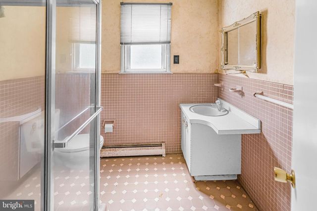 9096 PINE RD, Philadelphia, PA 19115