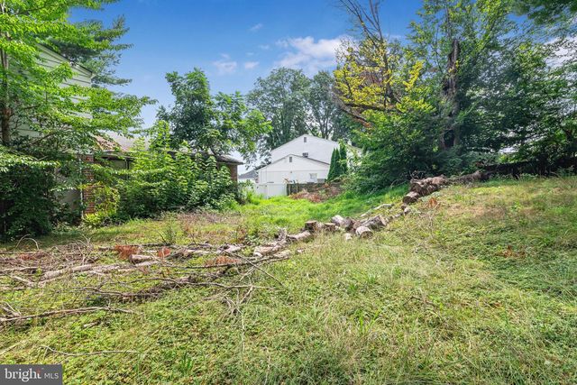 9096 PINE RD, Philadelphia, PA 19115