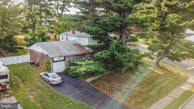 9096 PINE RD, Philadelphia, PA 19115
