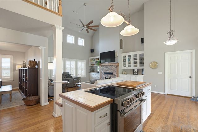 9641 Price Coffee Road, Bentonville, AR 72712