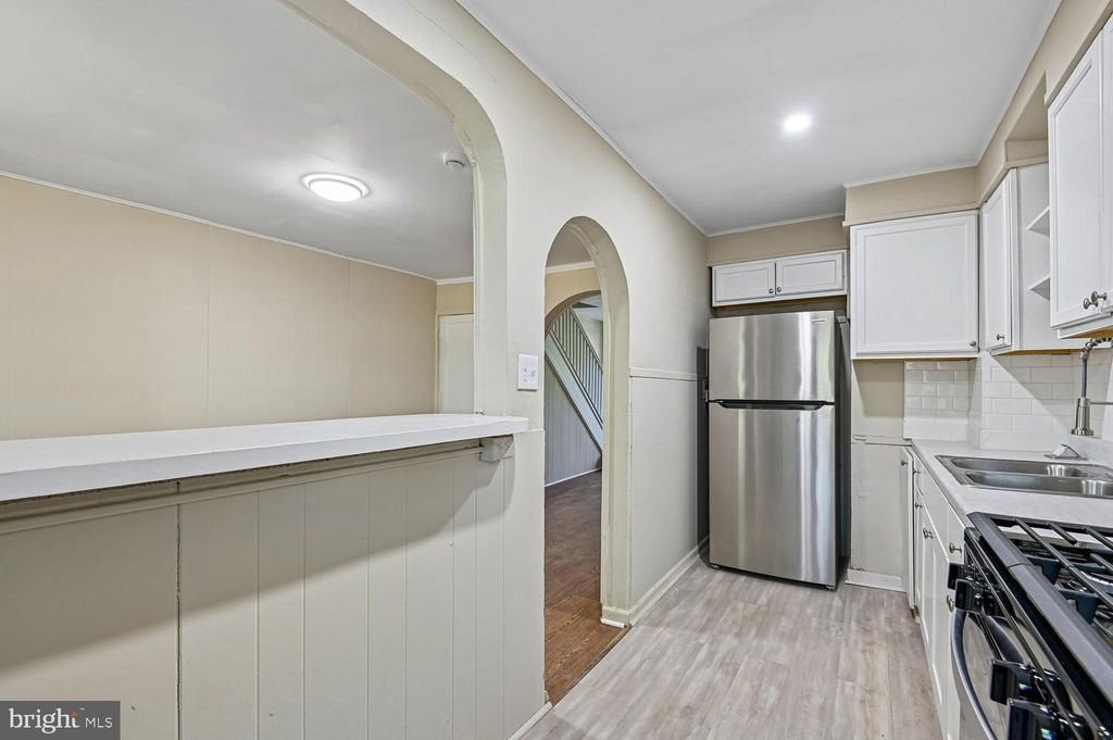 Image 9 of property listing at 5105 CHALGROVE AVE, Baltimore, MD 21215