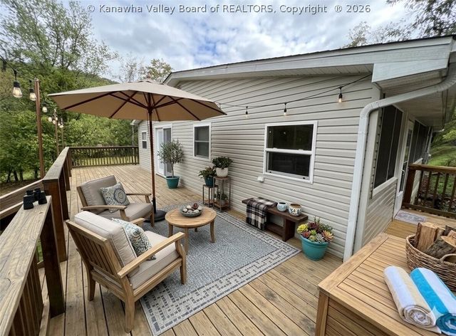 2011 Morris Creek Road, Clendenin, WV 25045