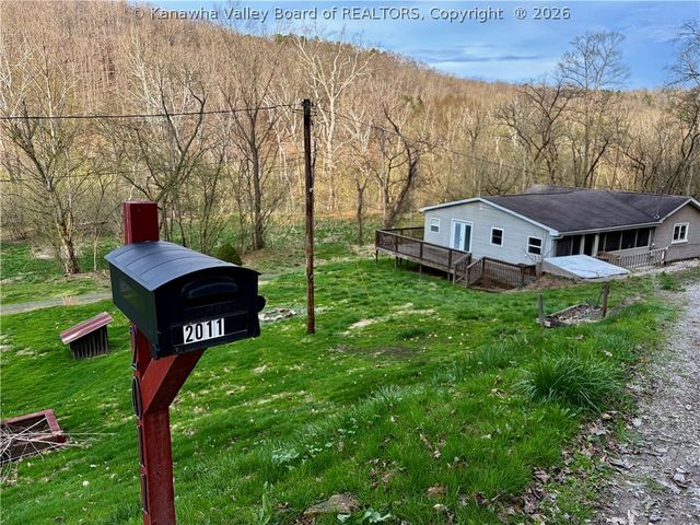 2011 Morris Creek Road, Clendenin, WV 25045