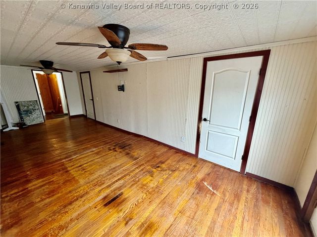 2011 Morris Creek Road, Clendenin, WV 25045