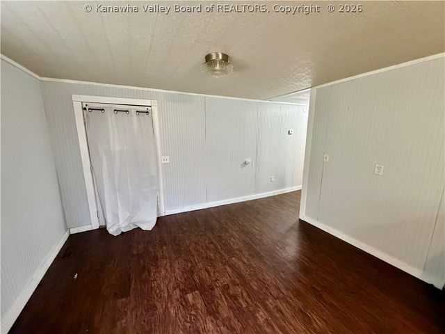 2011 Morris Creek Road, Clendenin, WV 25045