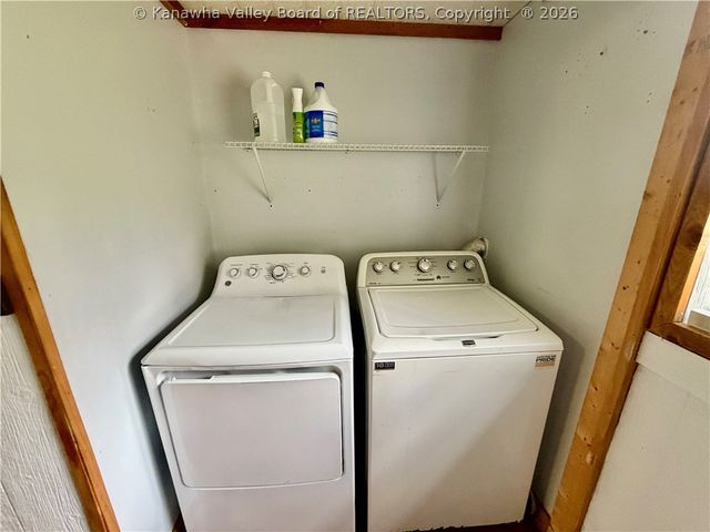 2011 Morris Creek Road, Clendenin, WV 25045